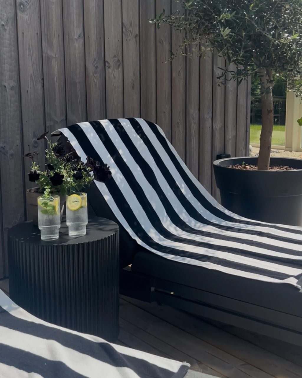 Side Table WAVENO 38 cm 38 cm Black — alternate product view