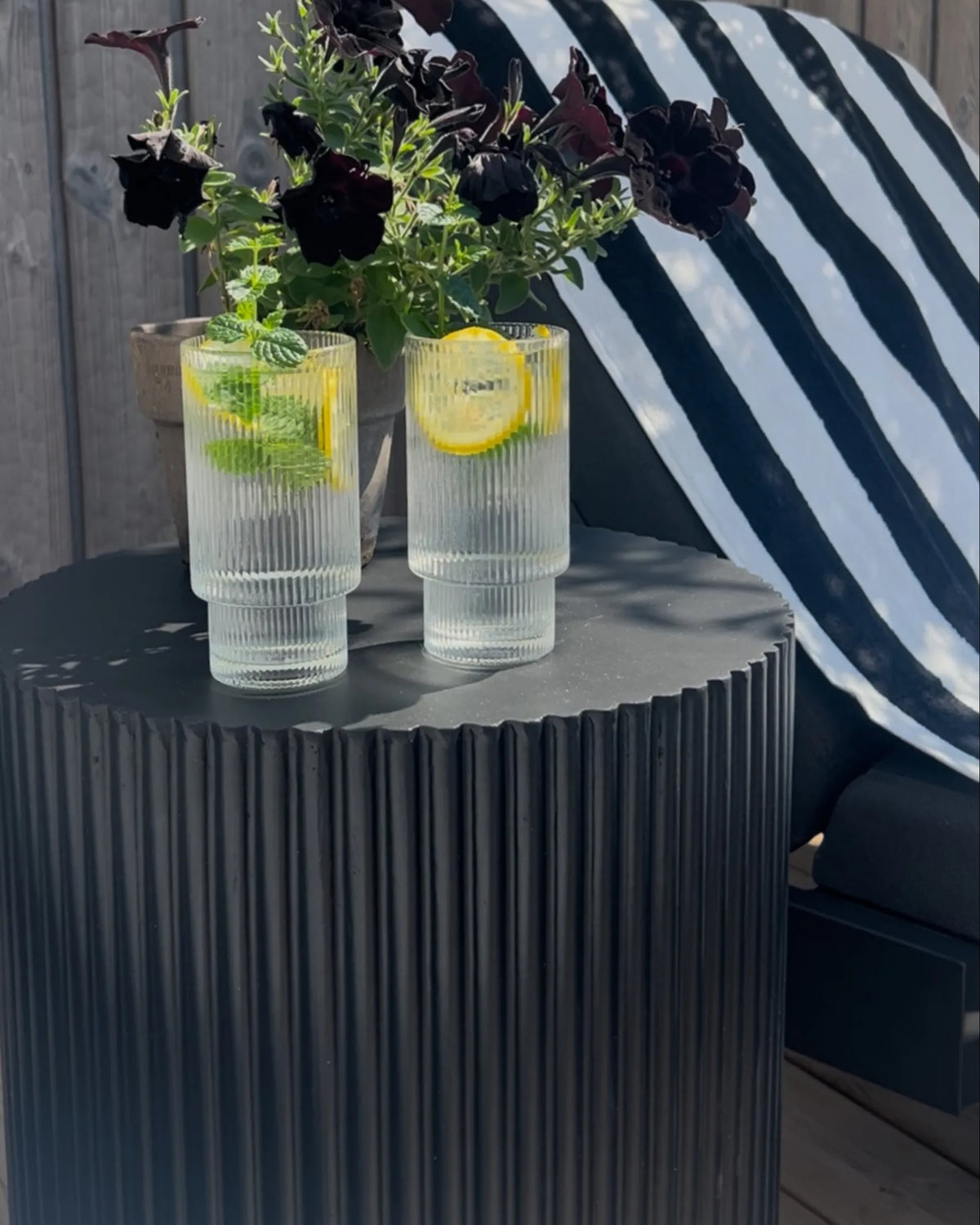 Side Table WAVENO 38 cm 38 cm Black — angled product view