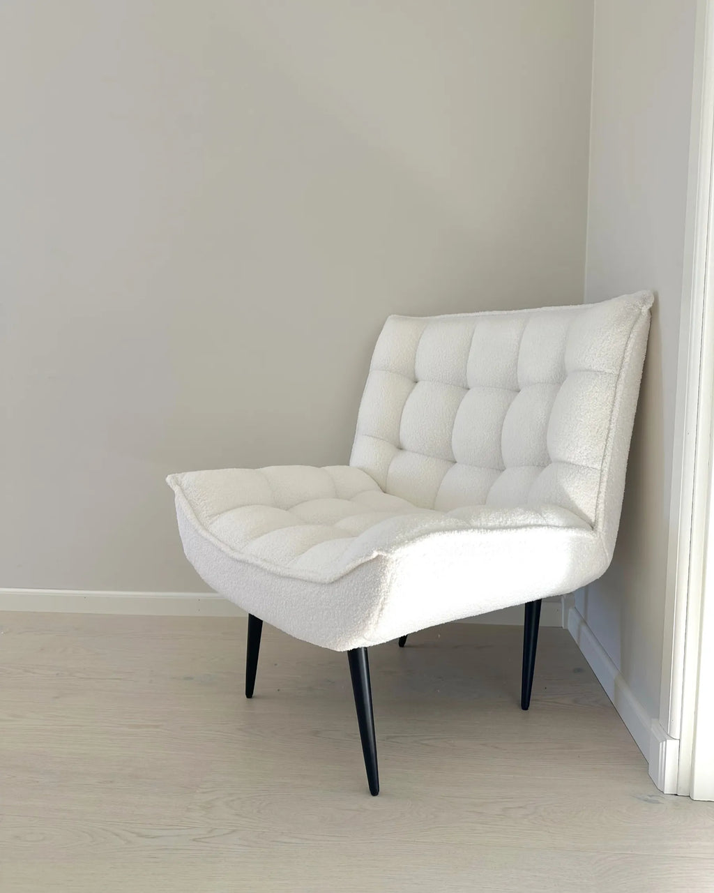 Armchair ALVESTA Boucle White