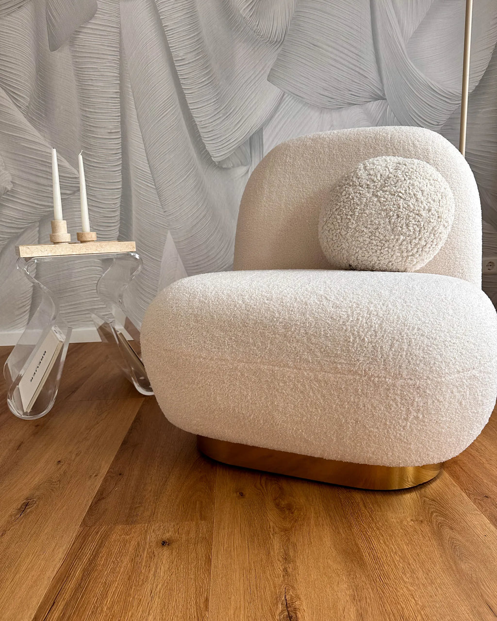 Armchair LOVIISA Boucle White