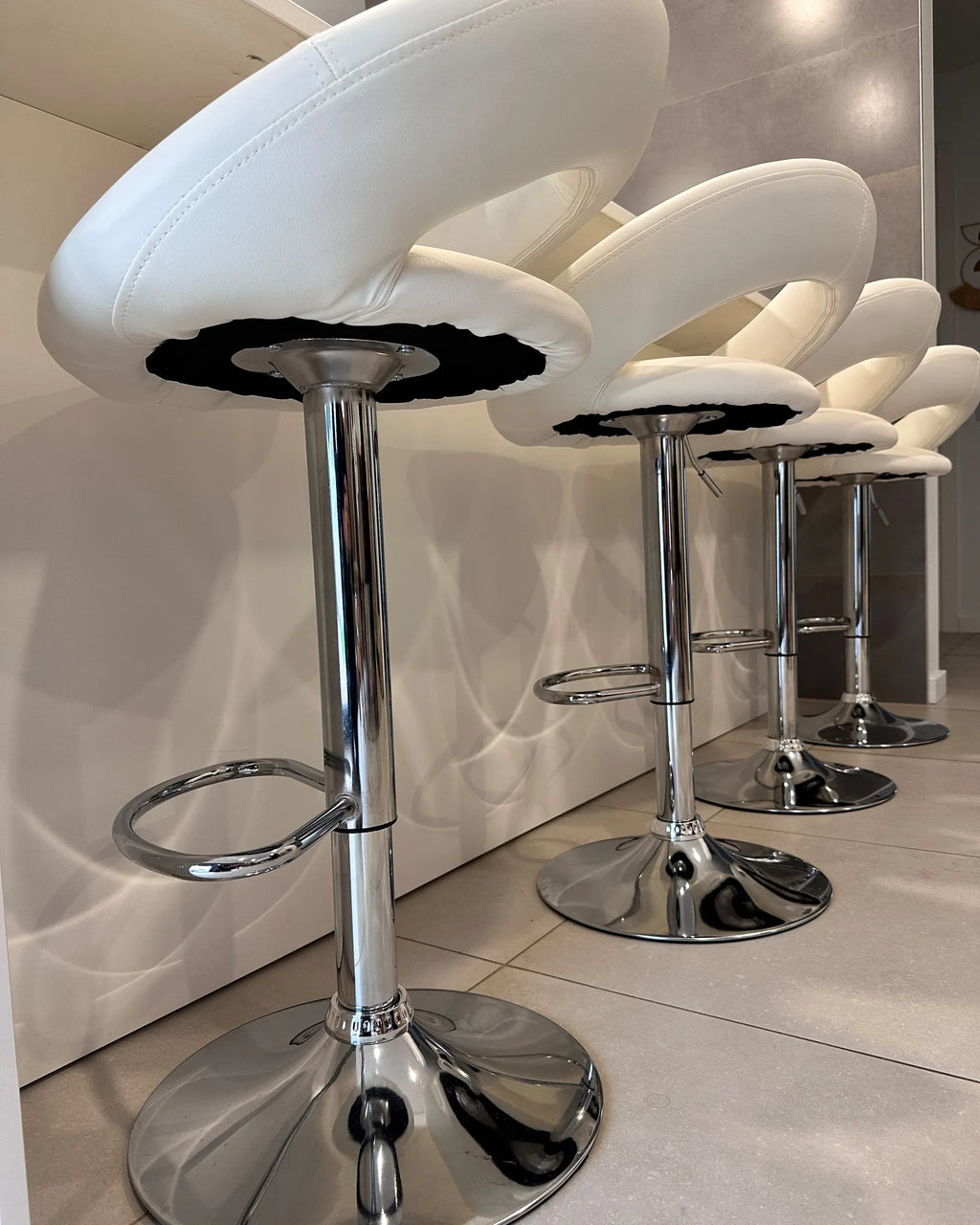 Set of 2 Bar Chairs PEORIA Faux Leather Swivel White