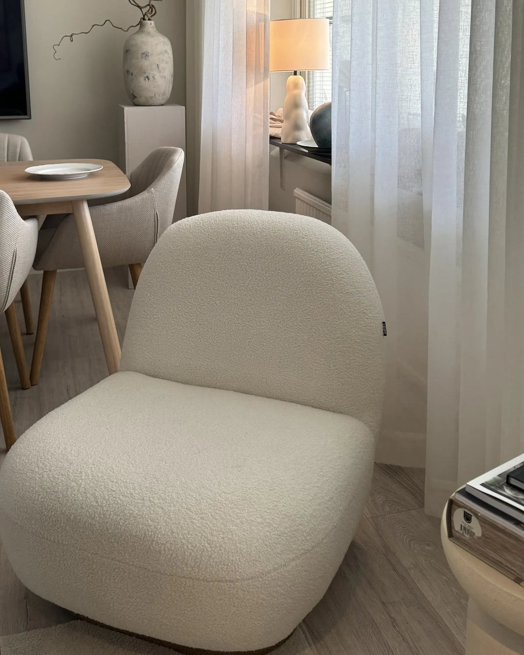 Armchair LOVIISA Boucle White