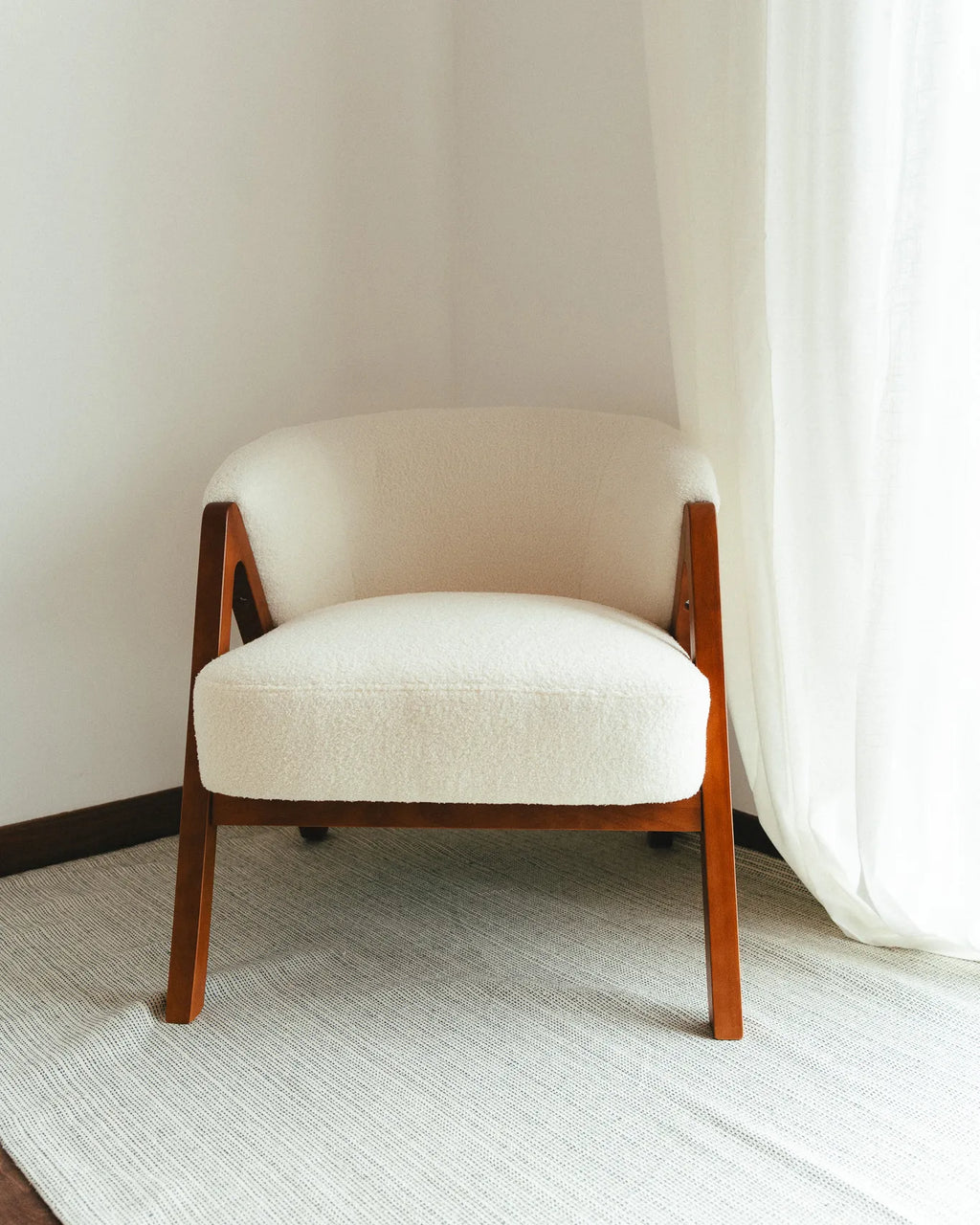 Armchair SKEI Boucle White
