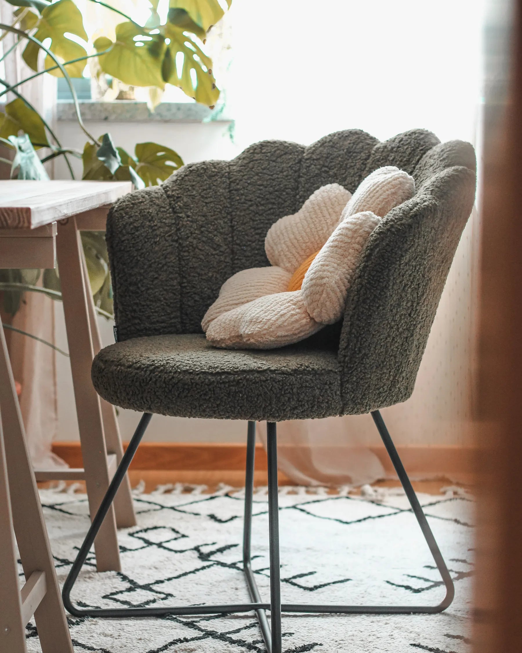 Armchair LOVELOCK Boucle Dark Green